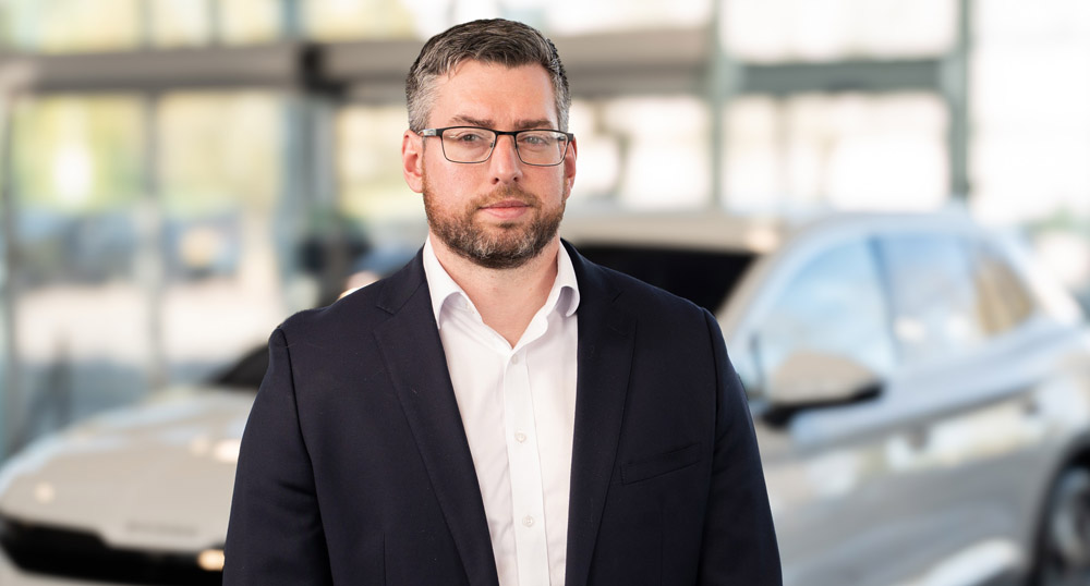 Tom, Group Controller